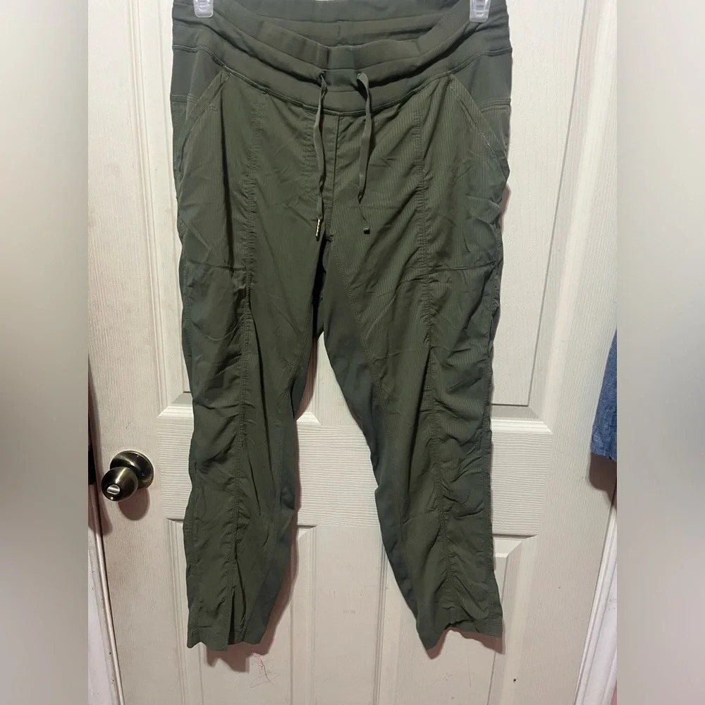 Lululemon Womens Olive Green Street to Studio size 8